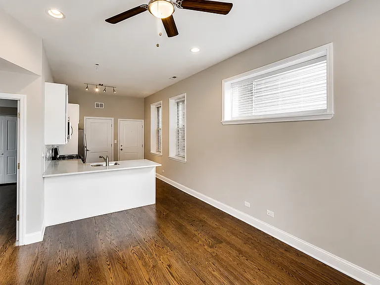 1845 W Superior St #1R — Photo 6