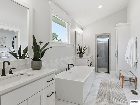 5th image of 21432 B St