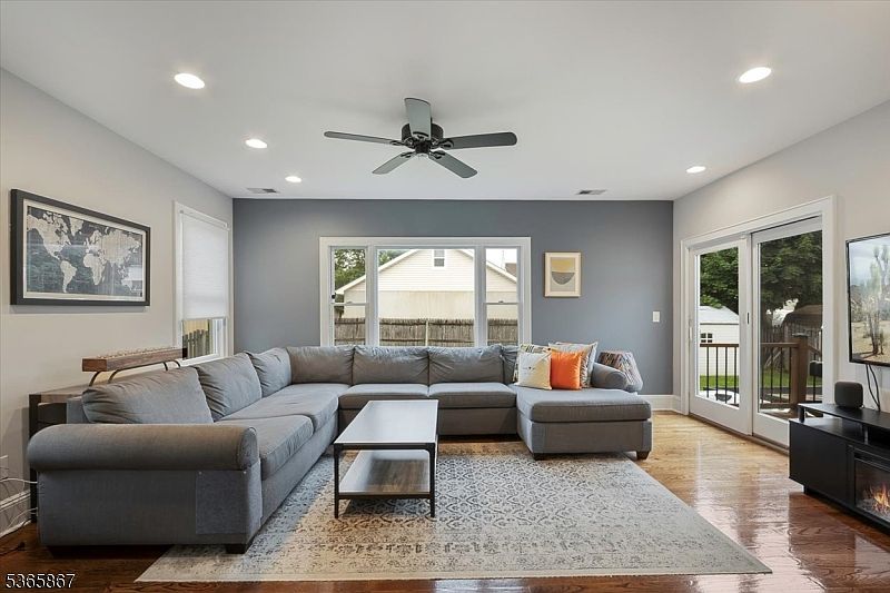 Property in a prime location with modern interiors