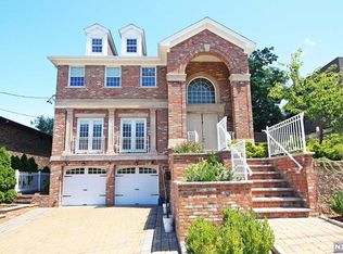 533 Art Ln #A, Ridgefield, NJ 07657