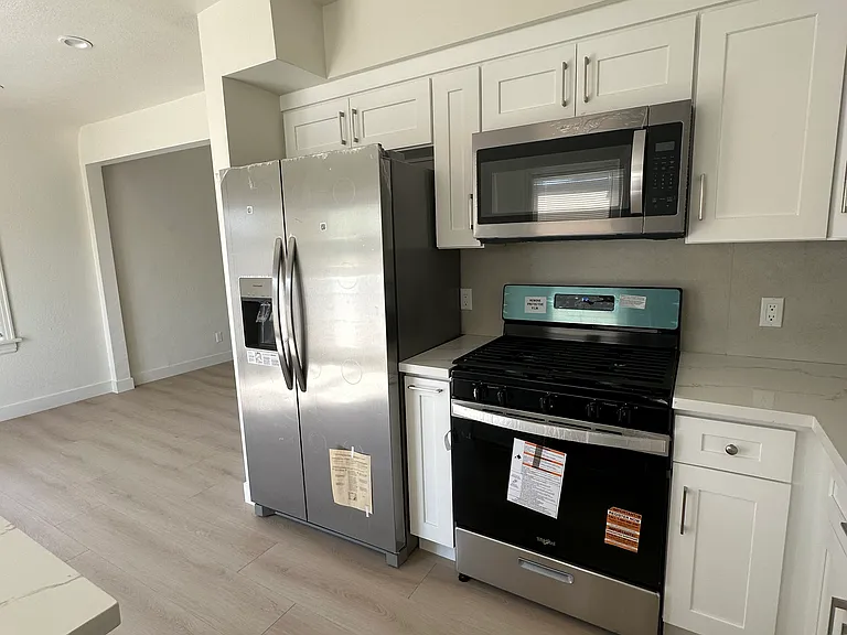 215 Sinclair Ave #215 — Photo 6