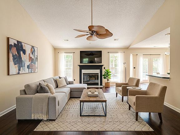 4th image of 734 Woodland Pointe Pl