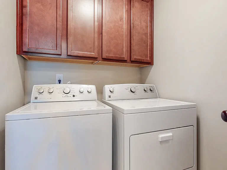2093 Newark Ln — Photo 22