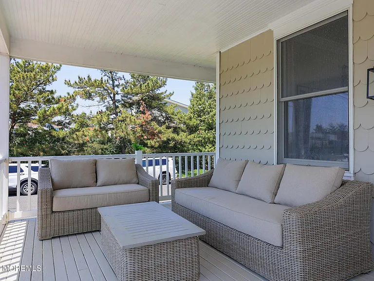 69 Seaview Ave — Photo 5