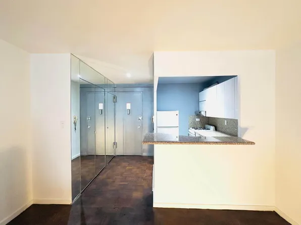 209 East 56th Street image 31 of 34