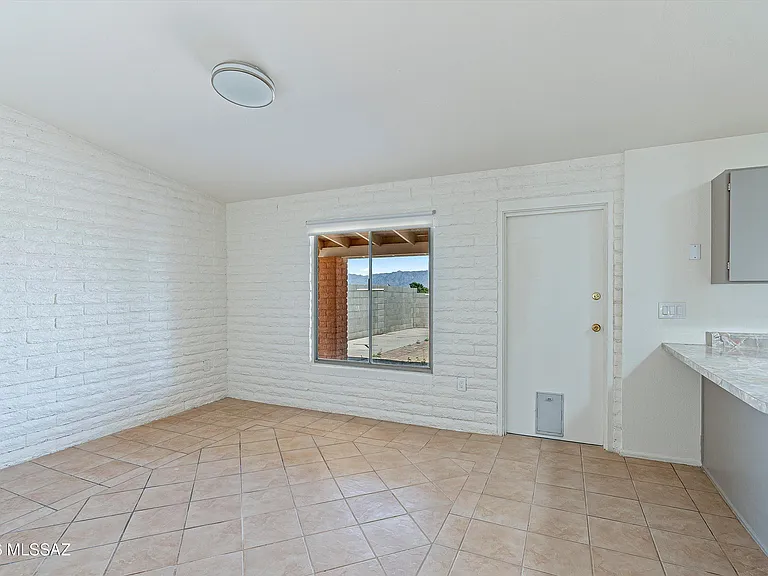 519 S Avenue D — Photo 11