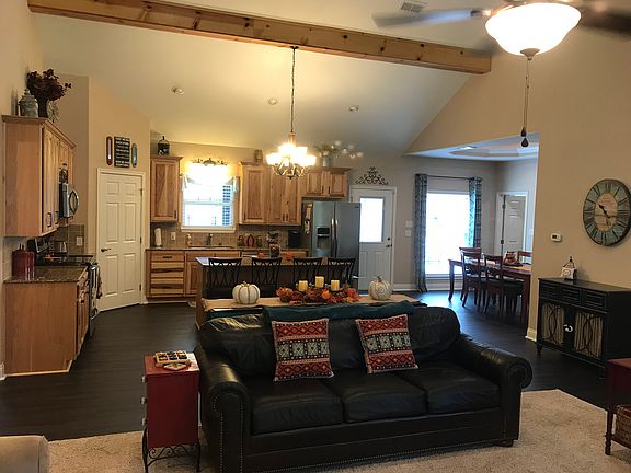 3rd image of 279 Barkwood Dr