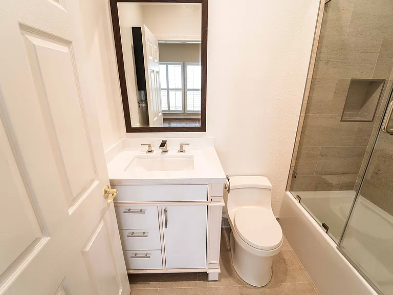 12011 Goshen Ave #202 — Photo 20