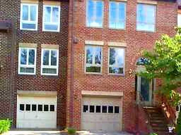 10149 Turnberry Pl, Oakton, VA 22124