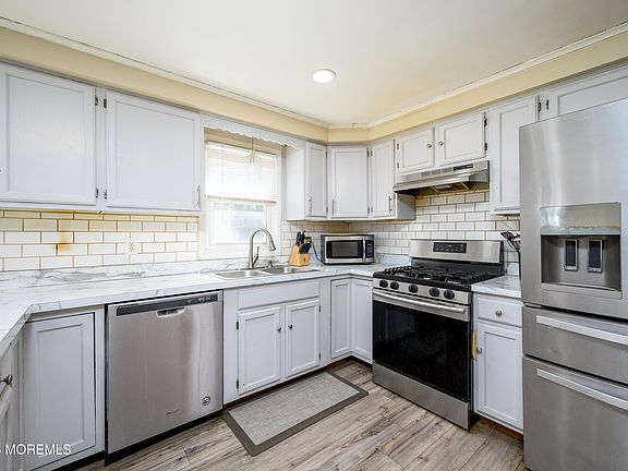2nd image of 570 Eltone Road