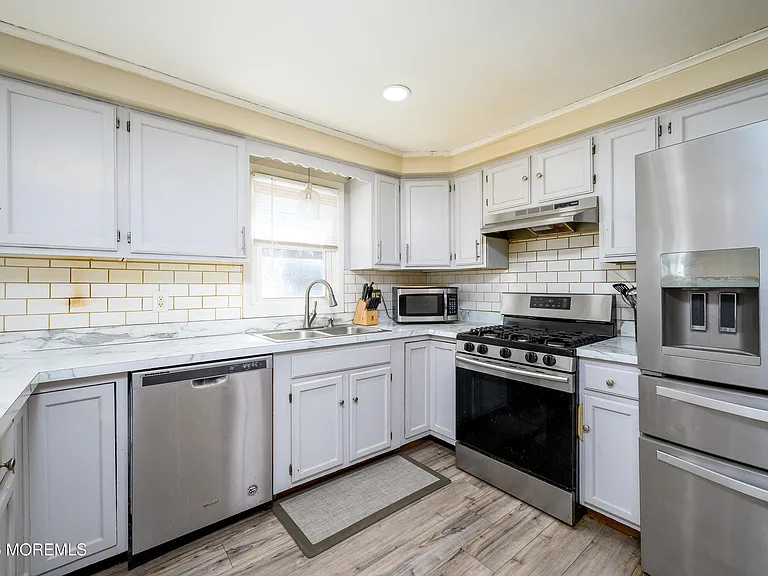 570 Eltone Rd — Photo 3