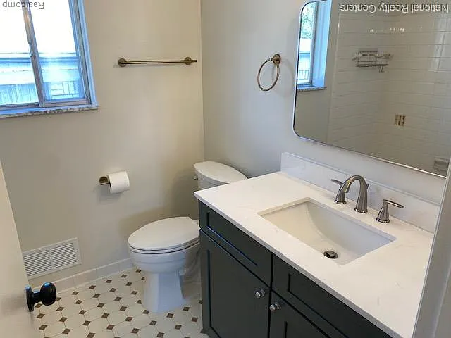 903 Roselawn Dr — Photo 11