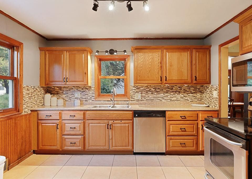 1st image of 2208 Floral Dr