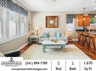 165 E E St, Jacksonville, OR 97530