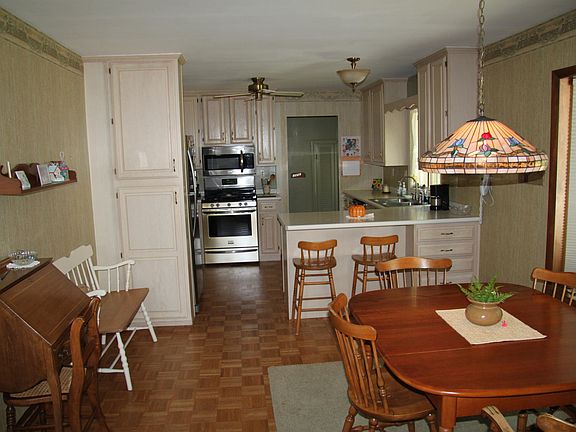 5th image of 1416 Larrys Dr