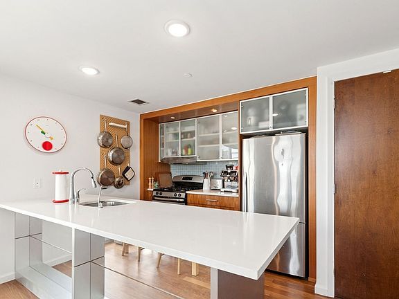 4th image of 154 Skillman Ave APT 5A