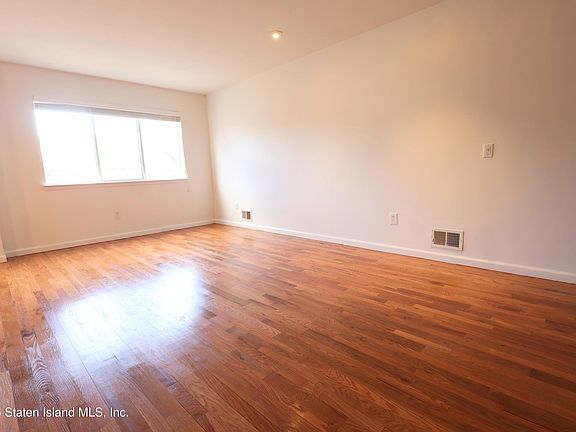 5th image of 164 Wirt Ave