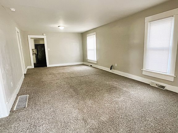 824 W McCormick Living Room 1_09042024