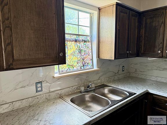 5th image of 302 W 6th St