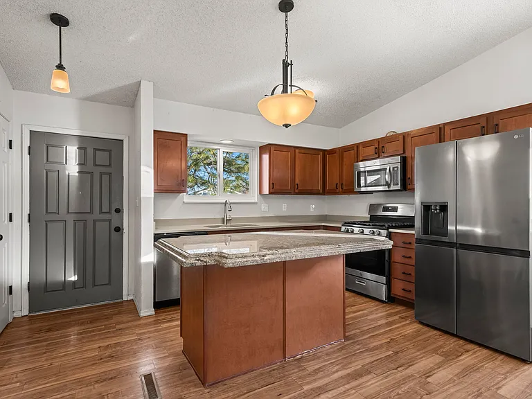 3811 Findlay Ln — Photo 3