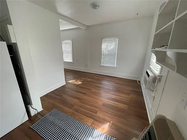 715 1/2 W Richard Ave — Photo 3