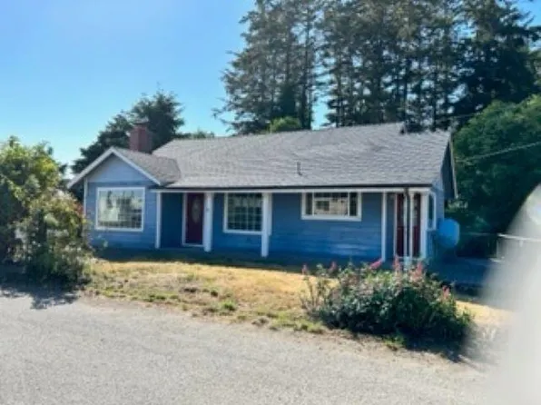 161 Salmon Harbor Rd, Smith River, CA 95567