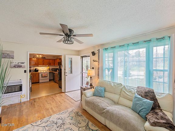 4th image of 252 Luna St