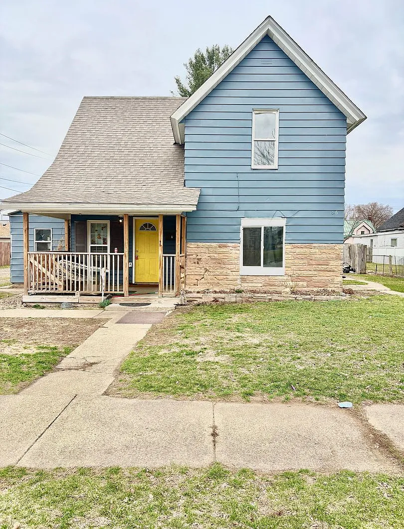 816 E. Grove St — Photo 1