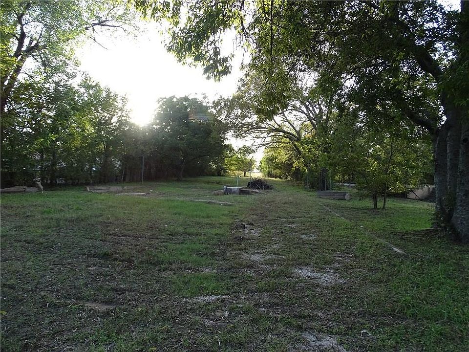 1st image of 402 S College Dr