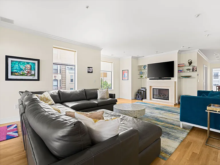 1081 Pine St #301 — Photo 4