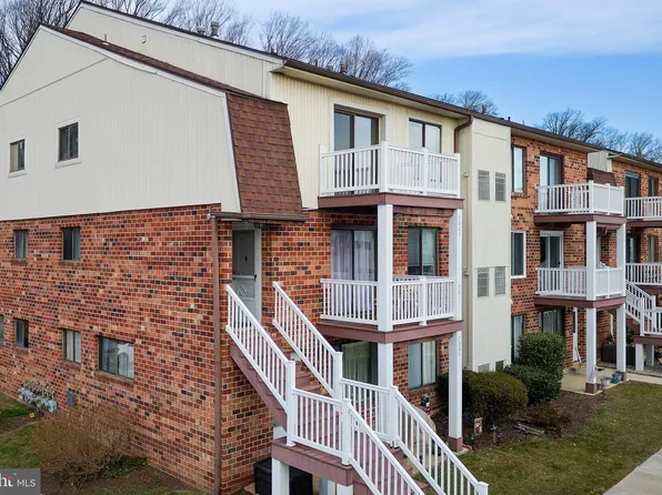 7221 Hilltop Dr, Brookhaven, PA 19015