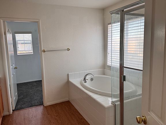 5th image of 14031 Crystal St