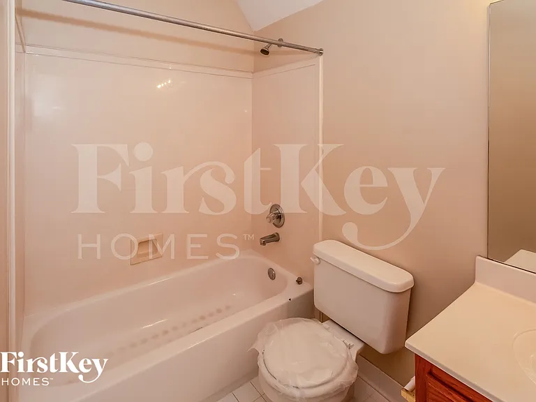 7435 Bridle Cv — Photo 17