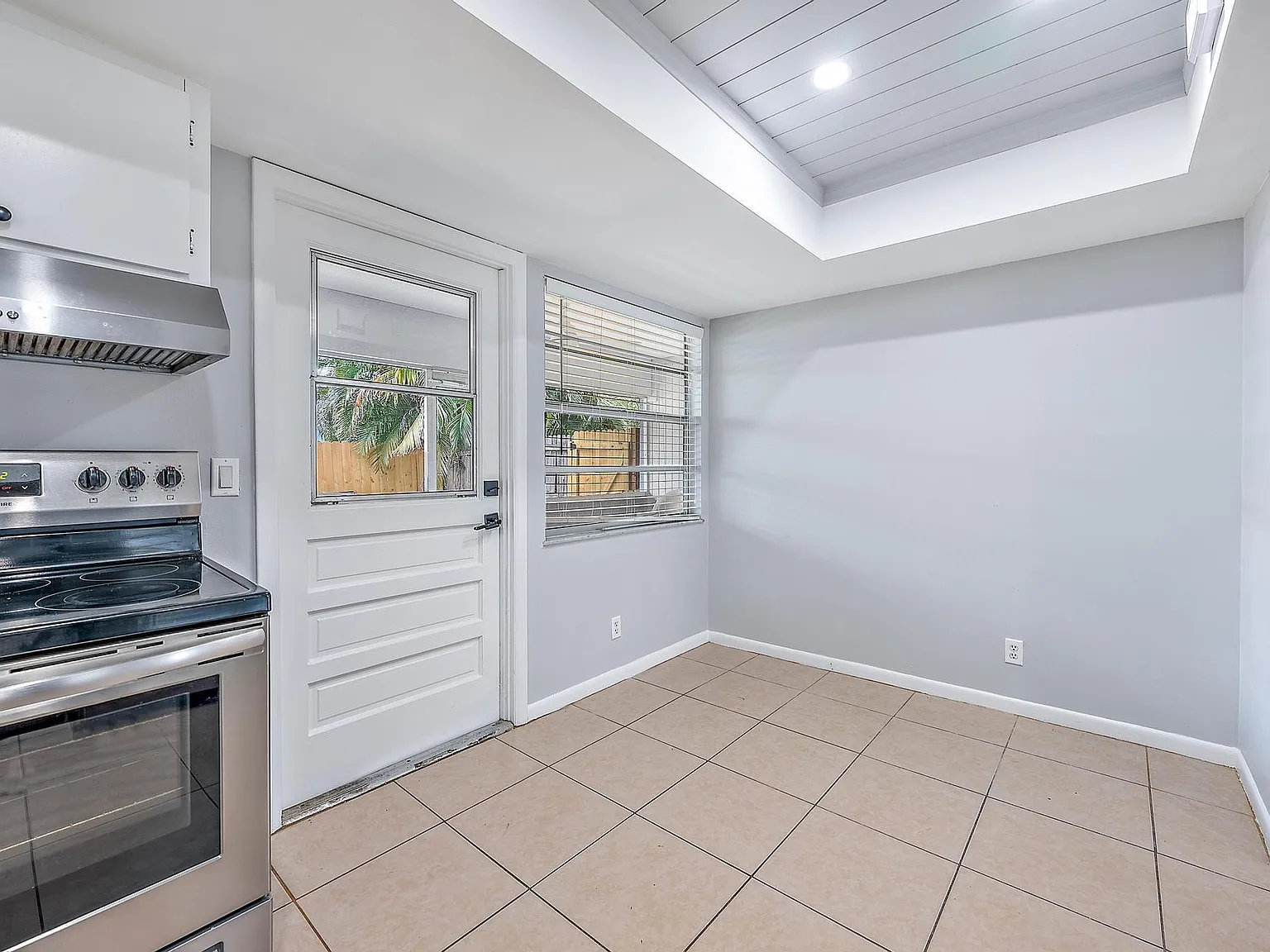 2 bed, 2.0 bath, 1200 sqft, $2,300 — Photo 4