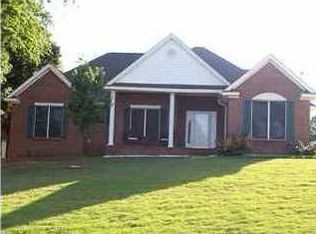 104 Blue Bird Ct, Deatsville, AL 36022