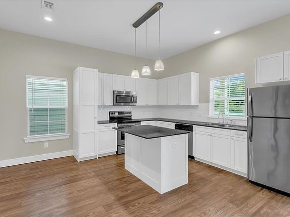 4th image of 439 N Woods St #1