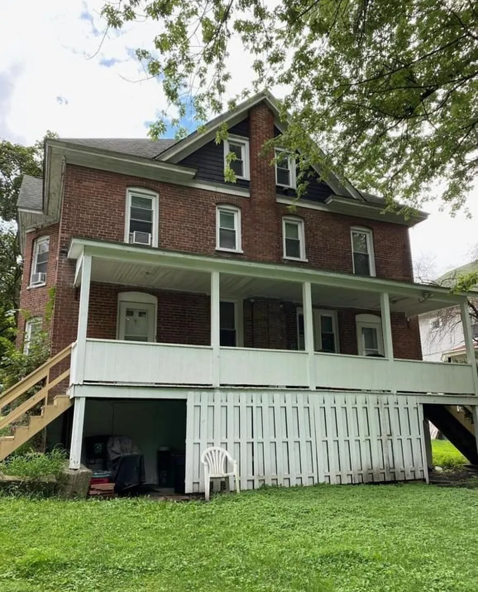 Building Photo - 126 Ridgeway St