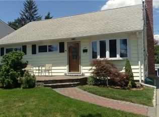 245 Glen Cove Ave, Carle Place, NY 11514
