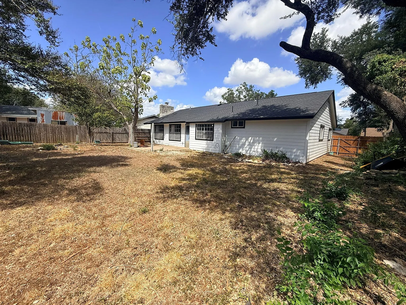 4 bed, 2.0 bath, 1398 sqft, $2,100 — Photo 3