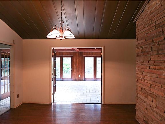 5th image of 325 Williamson Pl