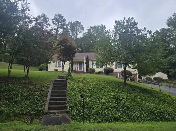 680 Park Ln, Halifax, VA 24558