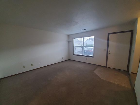 5th image of 6121 Applegrove Ln