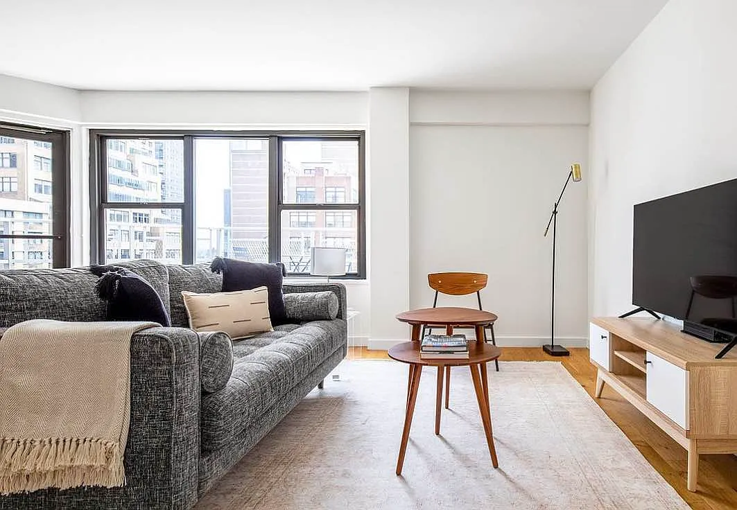 Building Photo - 279 E 44th St #20D