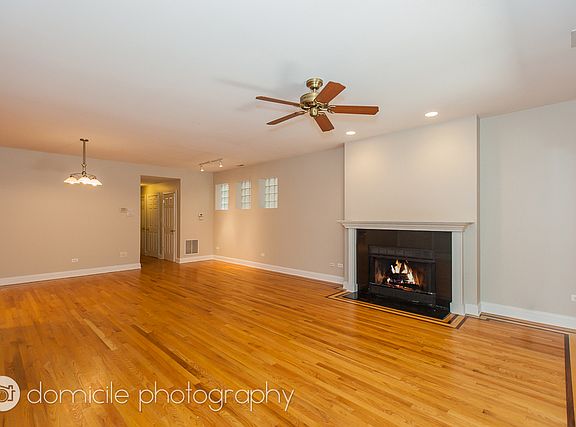 3rd image of 4226 N Kenmore Ave APT G