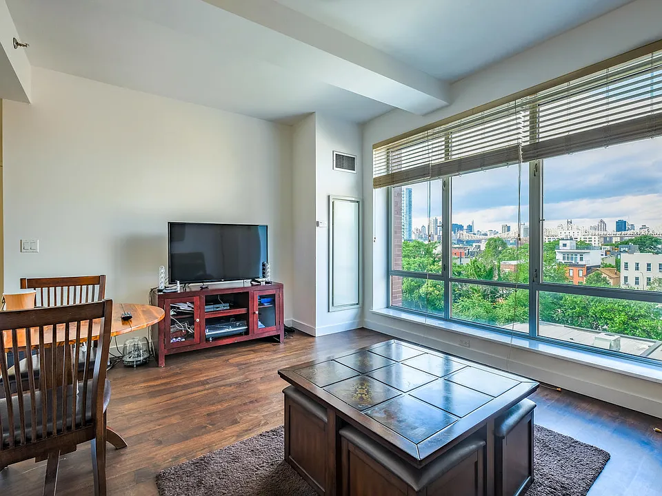 1063 Jackson Ave #5E