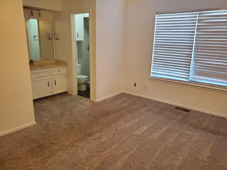 126 W Honolulu St — Photo 10