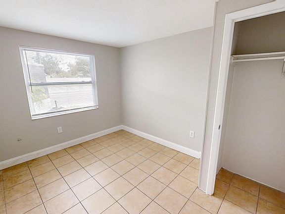 5th image of 2653 N Tuttle Ave