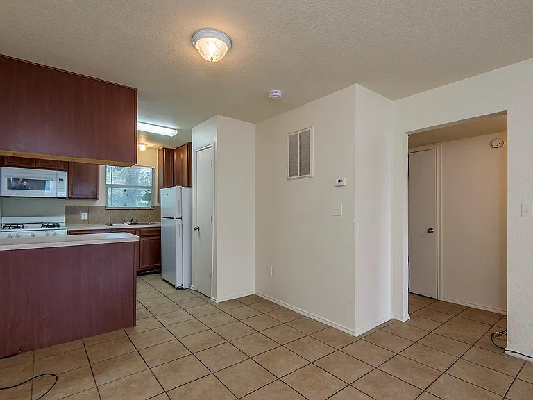6810 Westover St #9 — Photo 4