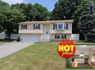 34 Guernsey Dr, New Windsor, NY 12553