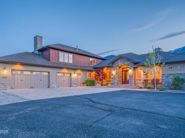 895 Fairview Ln, Gardnerville, NV 89460